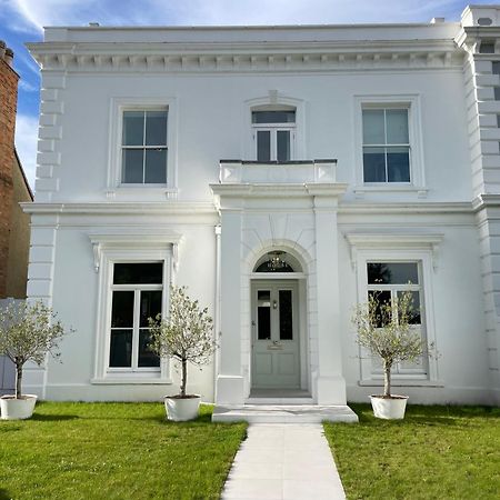 Willow House, Georgian Property In Shepperton Buitenkant foto