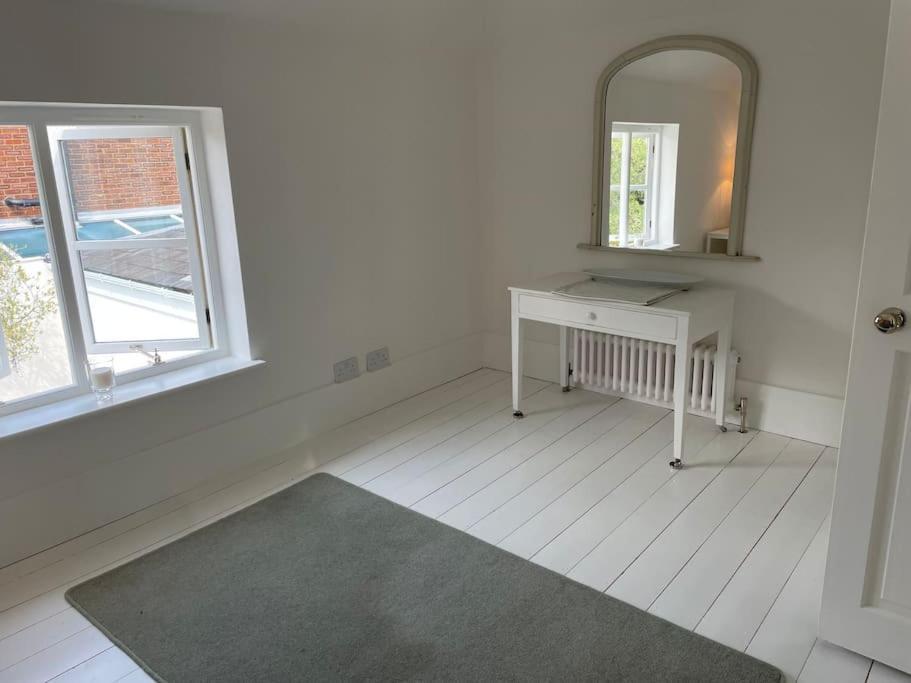 Willow House, Georgian Property In Shepperton Buitenkant foto